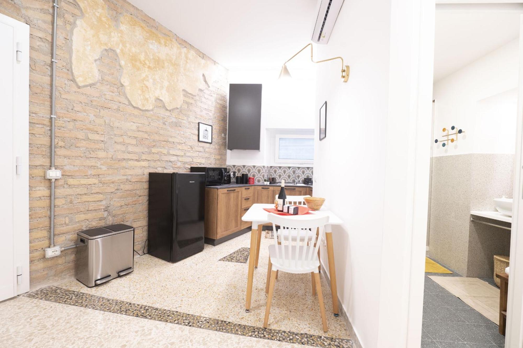 Apartment Trastevere Lovely 2 Bedroom Rom